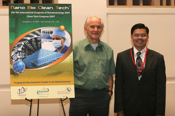 Lloyd Tran with Harry Kroto-NBCT 2007